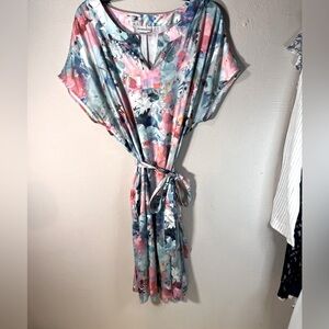 Liz Claiborne Floral short sleeve v neck silky Casual Dress Self Belted